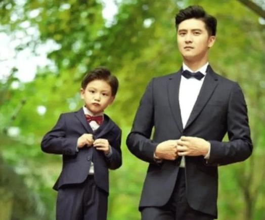 黃曉明|有種基因叫“生了個自己”，王祖藍陳小春不算啥，看到黃曉明：復制粘貼！