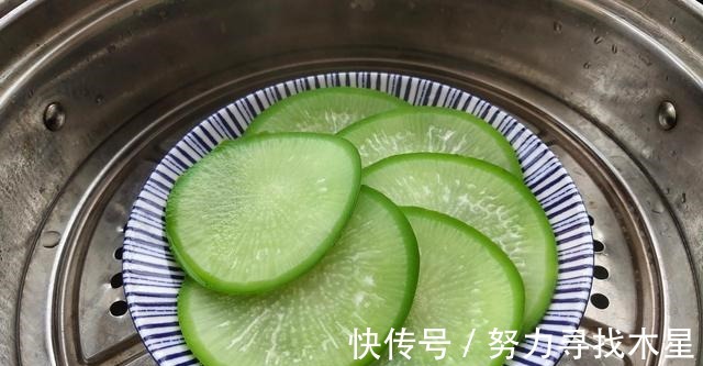 植物油|入冬后,我家常吃这菜,8毛一斤花青素含量高,切片一蒸真鲜美!