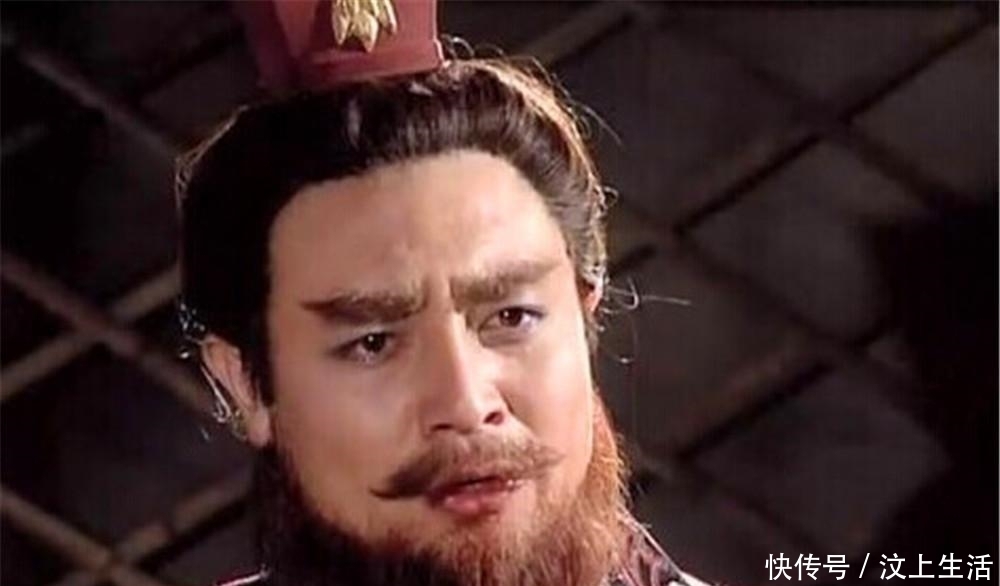 孙策|孙策的托孤大臣张昭，为何在赤壁之战前，要力主孙权向曹操投降呢