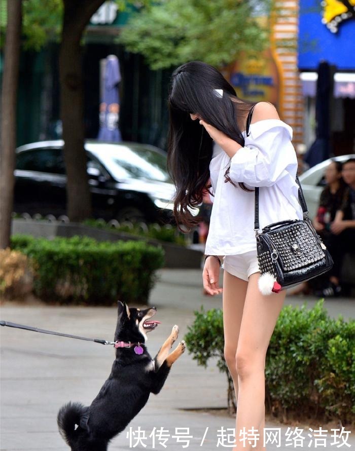 爱心|穿淡蓝色高跟鞋的妹子,看起来爱心爆棚!