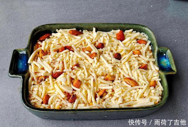 坚果|南瓜最好吃的做法，不做花卷不做饼，加两鸡蛋搅一搅，香嫩拉丝