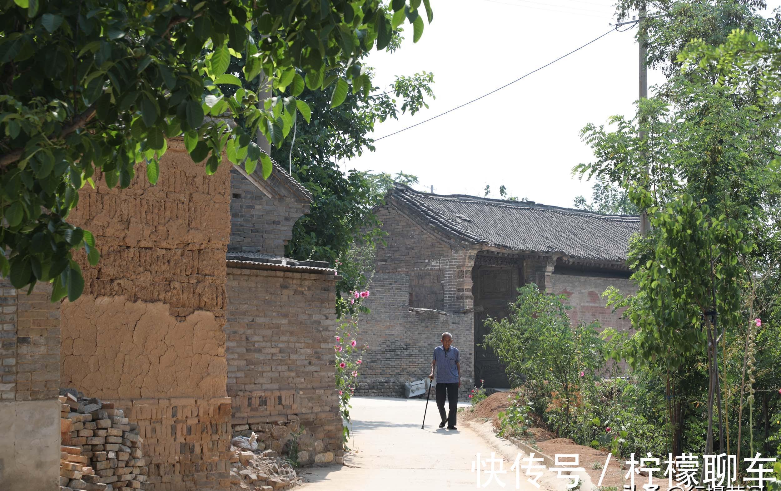 宝贝#晋南大山发现百年“豪宅”门楼上都是“宝贝”,百万不卖看多漂亮