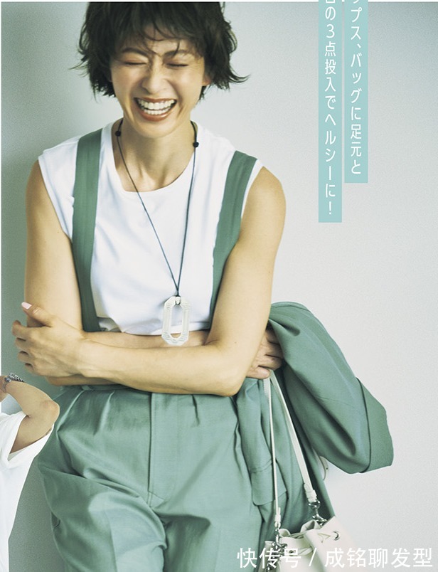 银色系|奔五奔六的女人别总穿深色衣服,试试这些亮色穿搭,时髦更显年轻