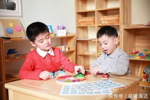 洪水猛兽|孩子痴迷手机，和父母4个坏习惯有密切关系，别说你没做过