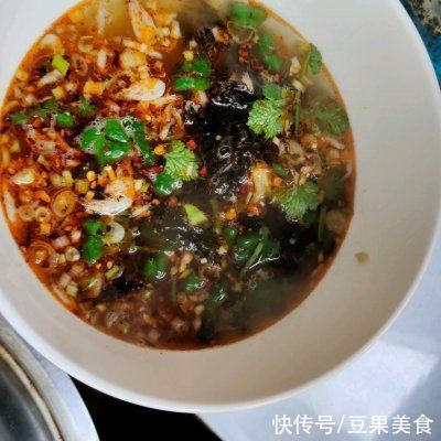 酸辣馄饨一出锅，方圆十里都飘香