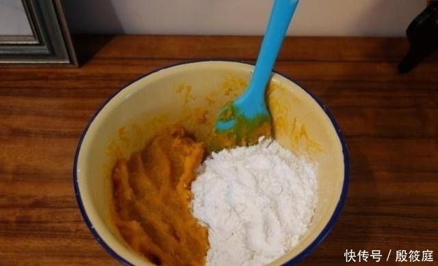做南瓜派时,不要只记得加糯米粉,多加这两步,简单可口