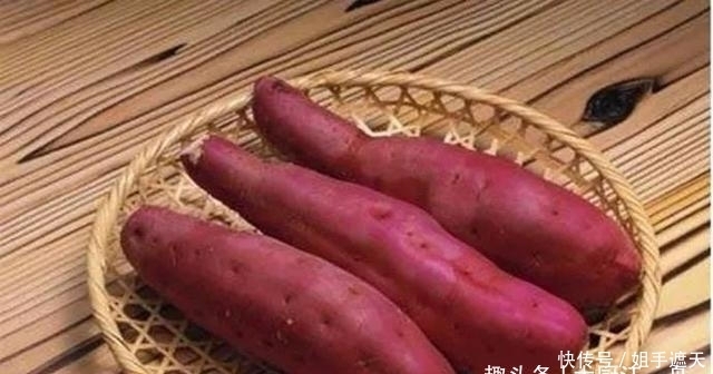 红薯|蒸红薯时,锅里加水就错了,教你一种新吃法,做出来比烤红薯还甜