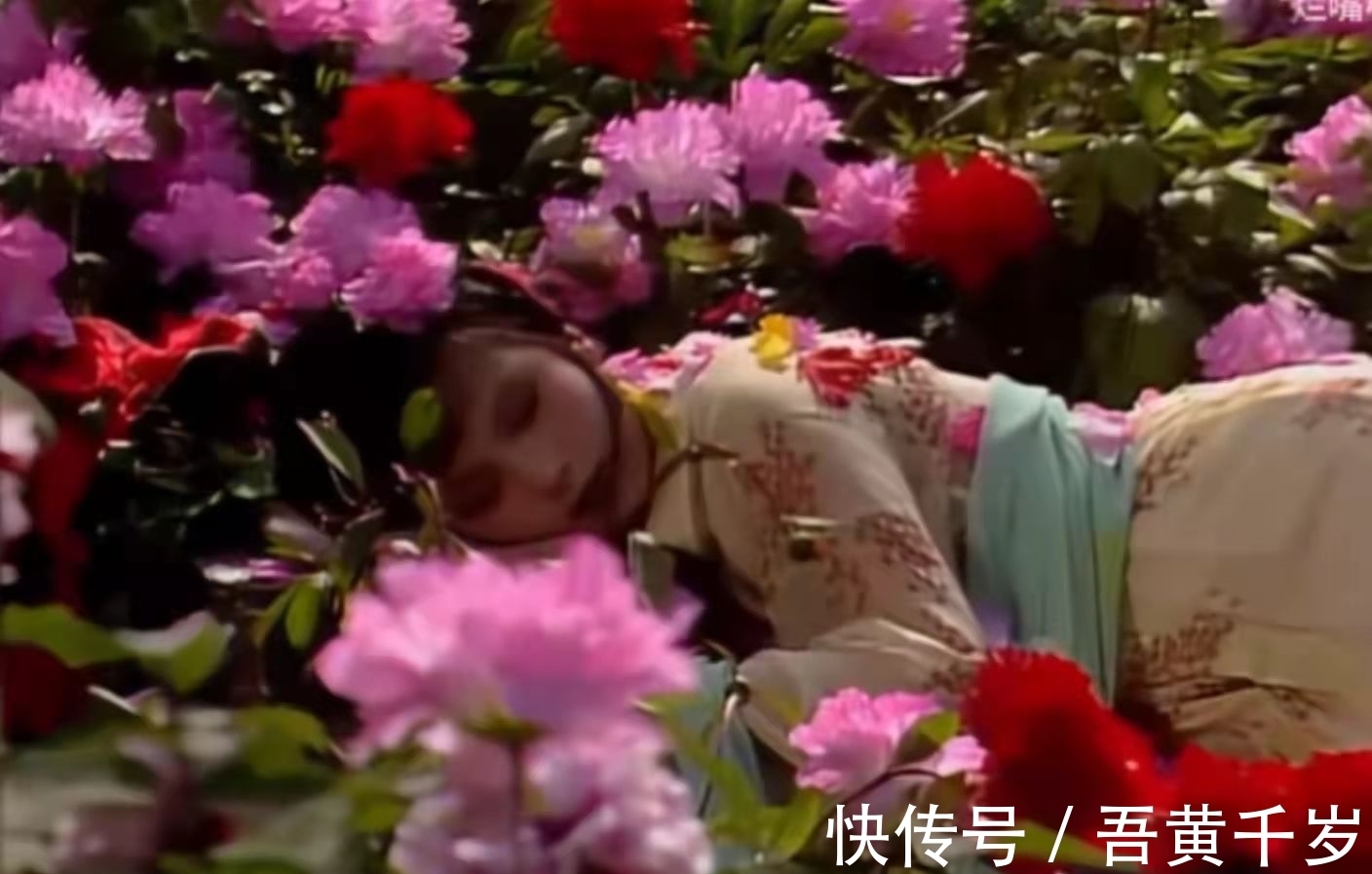 新版@没有对比就没有伤害,一个简单的睡姿,看两版《红楼梦》的差距