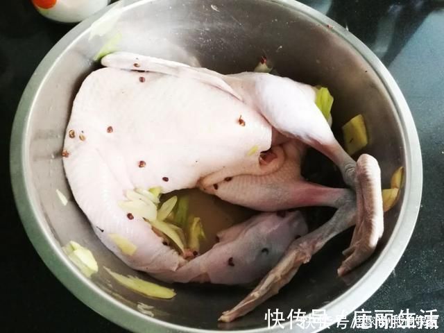 椒盐|夏天适合吃鸭肉，鸭肉这样做香酥入味，我们家每次做一只还不够吃