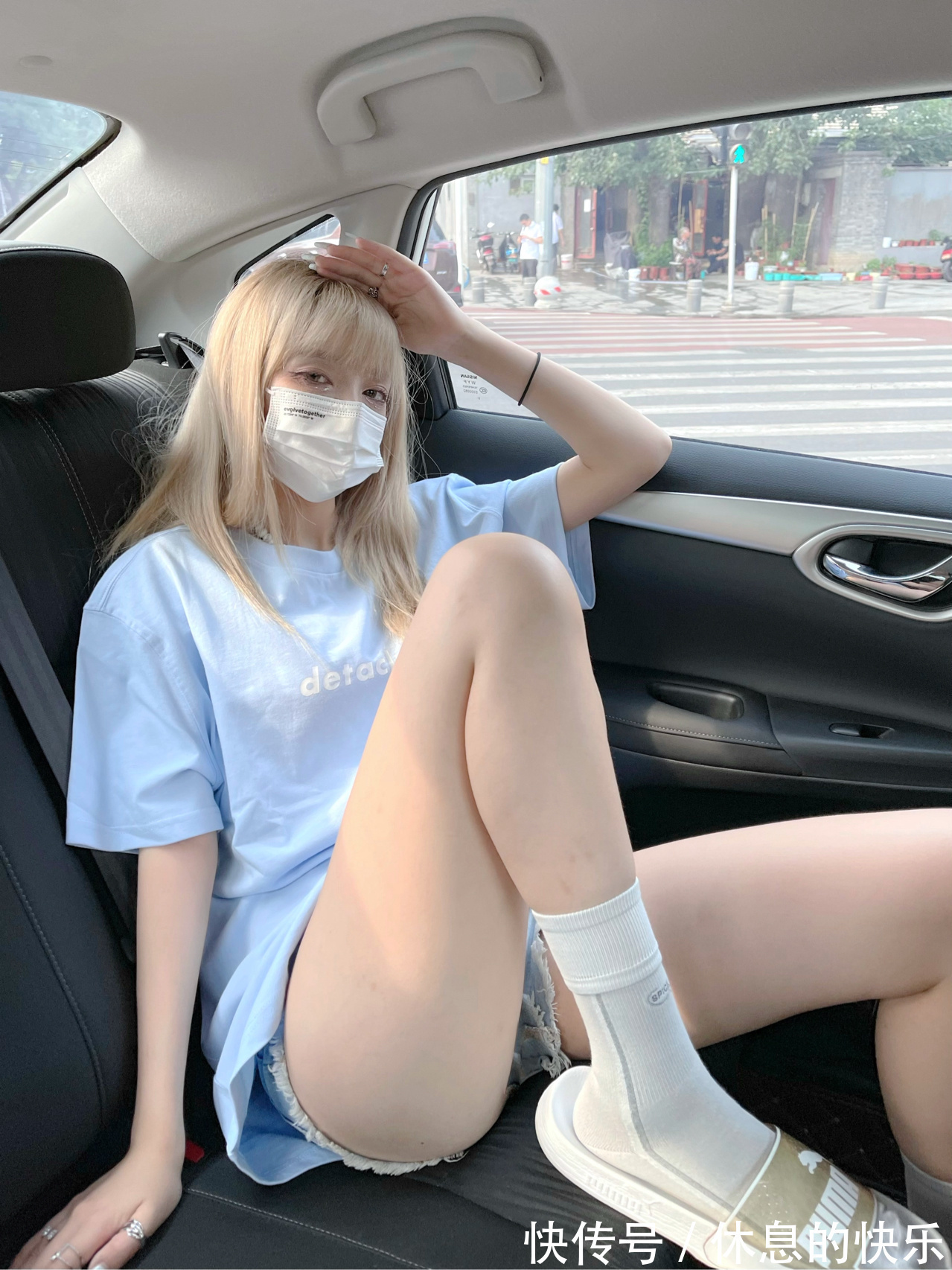 |搞笑GIF趣图：这就是当今流行的广场舞，广场不再是大妈的天下了