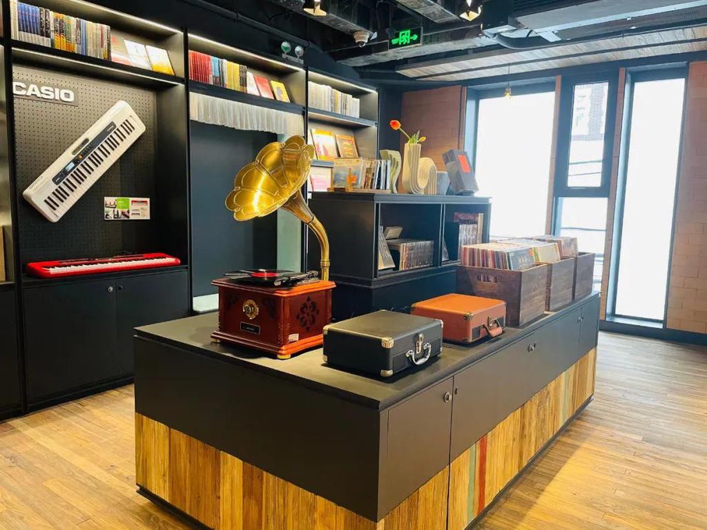  入戏|一秒入戏！这家新书店让你能吃能喝，还能演！