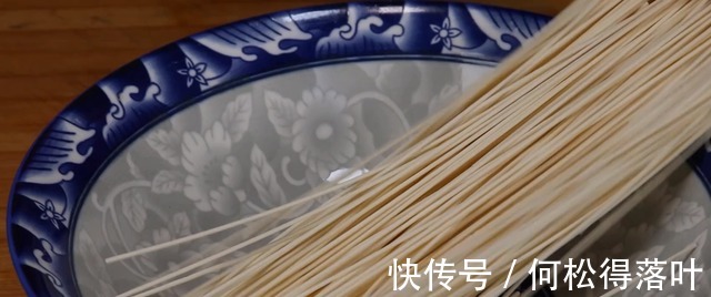面条新吃法,吃了这么多年面条,才知道这种做法好吃,看着都香!