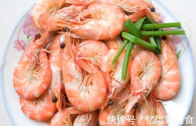 40年大厨：不管煮什么虾，出锅之前多加一步！虾肉鲜嫩无腥味