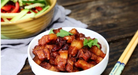 做红烧肉,教您一招,加上它,简简单单超好吃!