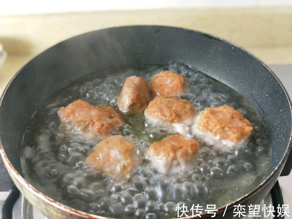 绞肉机|肉丸和腐竹一起焖煮,鲜美下饭,做法简单,豆香味浓郁,很好吃