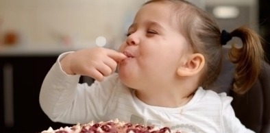 女娃|5岁女娃积食连续发烧一周,劝告父母:这2种食物比泡面还伤脾胃