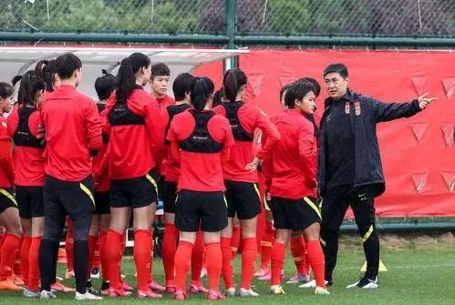 津云新聞網(wǎng)|凌晨1點(diǎn)，天津媒體再現(xiàn)爭(zhēng)議報(bào)道：賈秀全遭質(zhì)疑，球迷罵聲一片