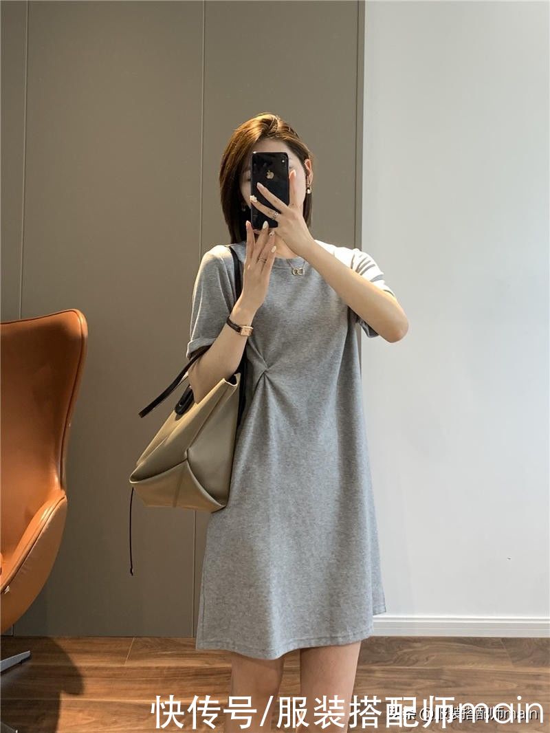 els如何只用4件T恤，拯救一柜子的基础款