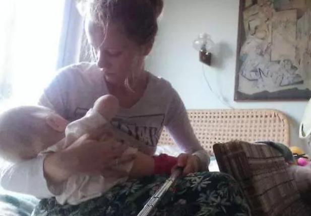 全职|喂完孩子盘子空了,90后宝妈怒翻餐桌,丈夫反手给她一巴掌