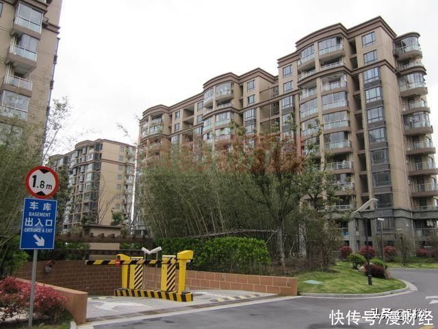 买房|买房时,要不要连停车位一块买?看似简单,很多人却没弄明白