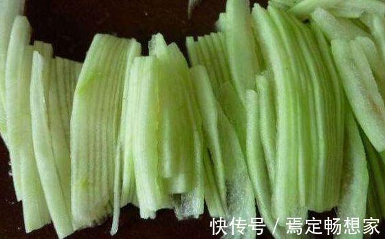 包饺子|奶奶舍不得买菜用它包饺子，气得我直瞪眼，出锅后我吃的比谁都多