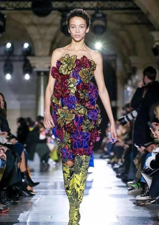 时装周|2020伦敦时装周时尚秀震撼全是那么怪美丽的