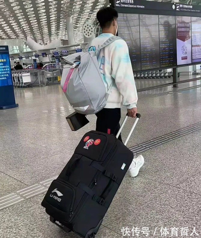 球迷|太温馨!长春球迷零下20度热情欢迎广东队,吓到周鹏不敢下车