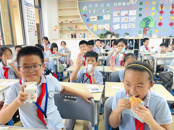 李同学|杭州市澎雅小学课间餐：暖胃给力，暖心环保