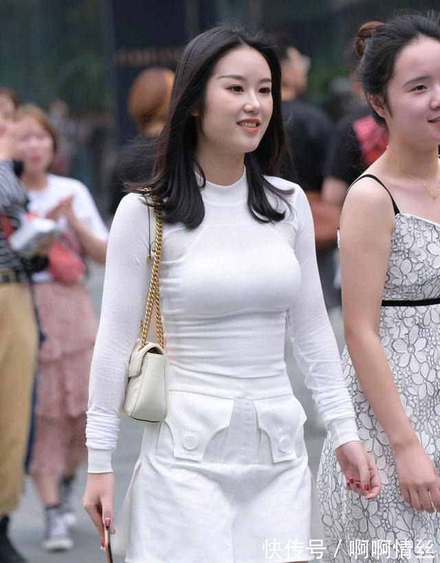 短裙 最有气质的搭配,白色长袖衫配迷你裙,优雅感性,魅力十足!