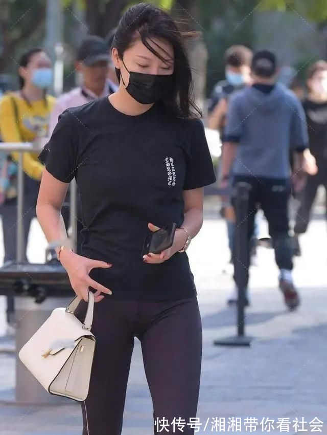 针织裤 身材不够高挑就选择高腰线的打底裤,才能造型美感进阶,衬托气质