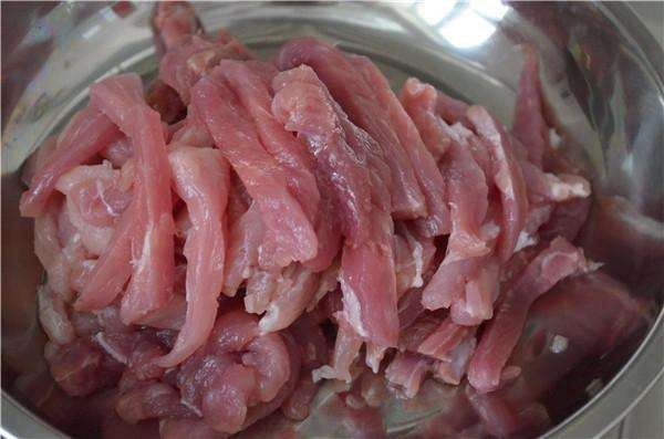 炸酥肉，面糊别用错，学会大厨这么做，酥脆好吃，还不回软