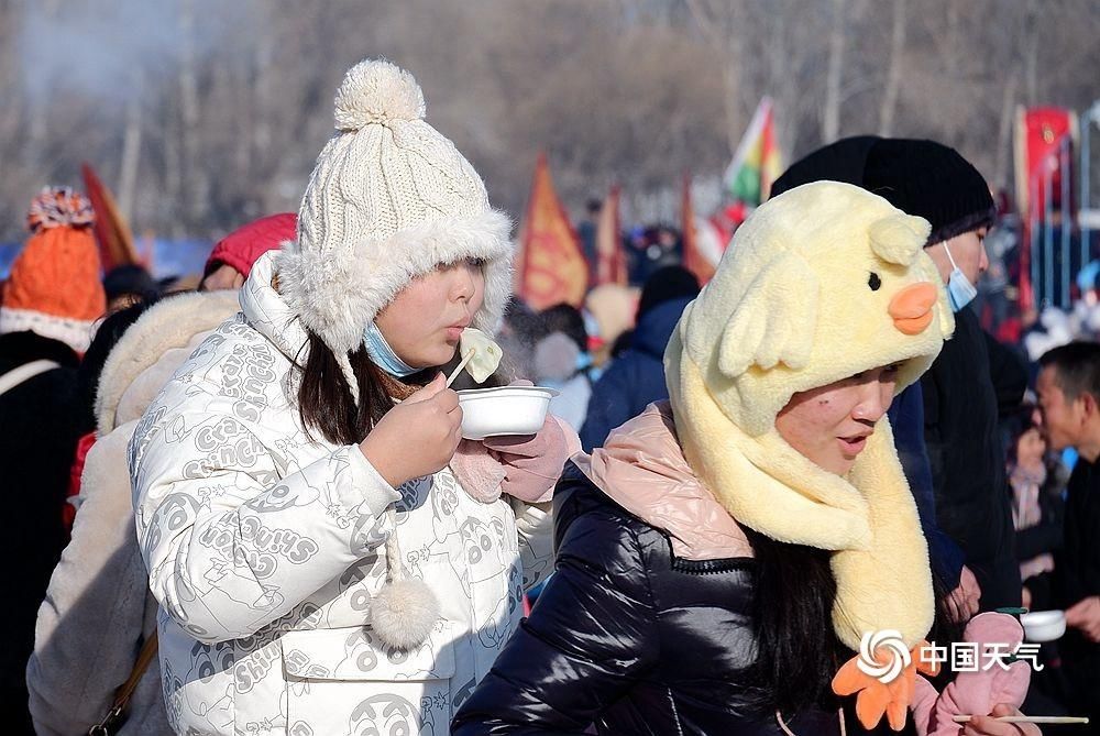  盛大|第二届哈尔滨采冰节盛大启幕 冰水煮饺子吊足游人胃口