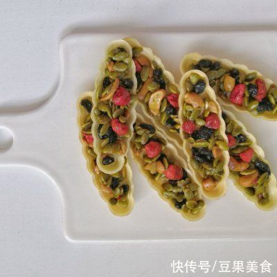 冻干草莓坚果糯米船新年零食手信礼