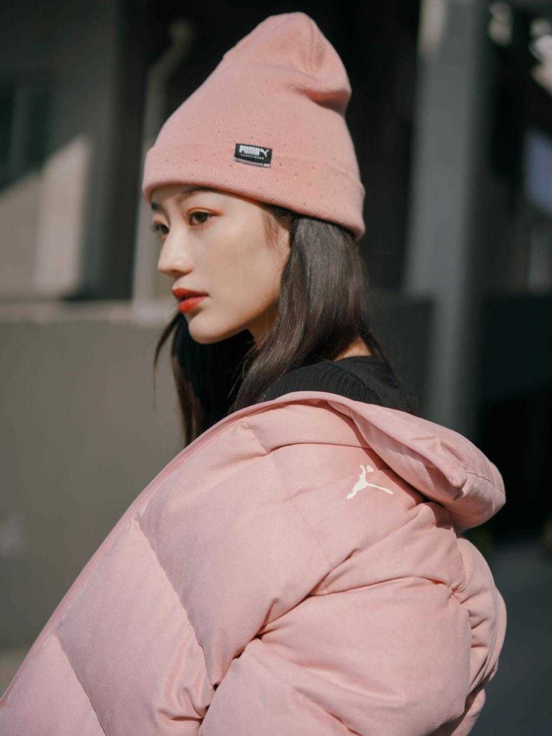 衣身 彩色羽绒服怎样选才不浮夸,照搬照抄这几种颜色,上身效果超棒