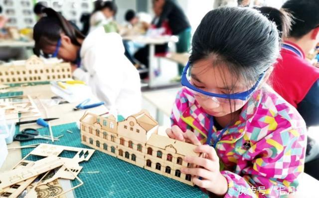 见识|父母的这些节俭要求,会让孩子自卑到骨子里,家长别沾沾自喜了