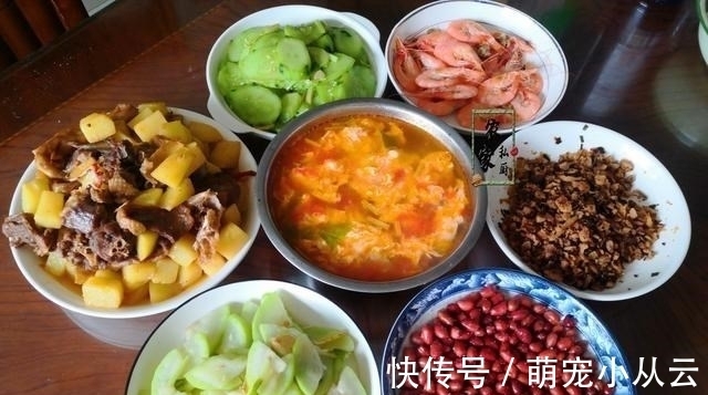 周末回家陪妈妈过“母亲节”，极简一餐火了朋友圈，网友：求蹭饭