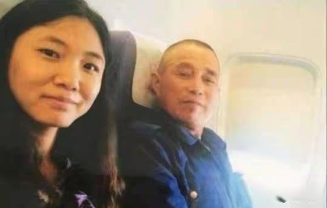 湖北工人拾到一棄嬰，扛煤氣罐供孩子讀博，24年后親生父母找上門