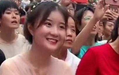 仪容|“最治愈幼师”走红,台下领舞笑容超甜,网友:妈妈,我恋爱了