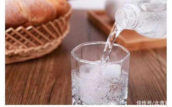 调节|苏打水能调节酸碱体质吗?不如均衡全面摄入营养