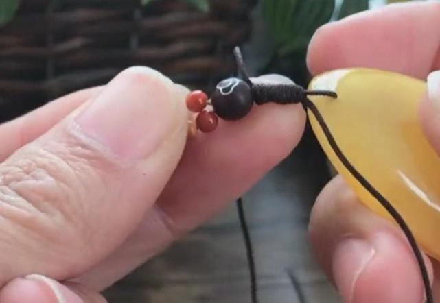 吊坠孔小只穿一根绳怎么打结？教程图解，简单易学