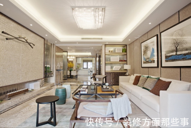 四居室|142平现代风四居室客厅尽显奢华大气,空间感十足