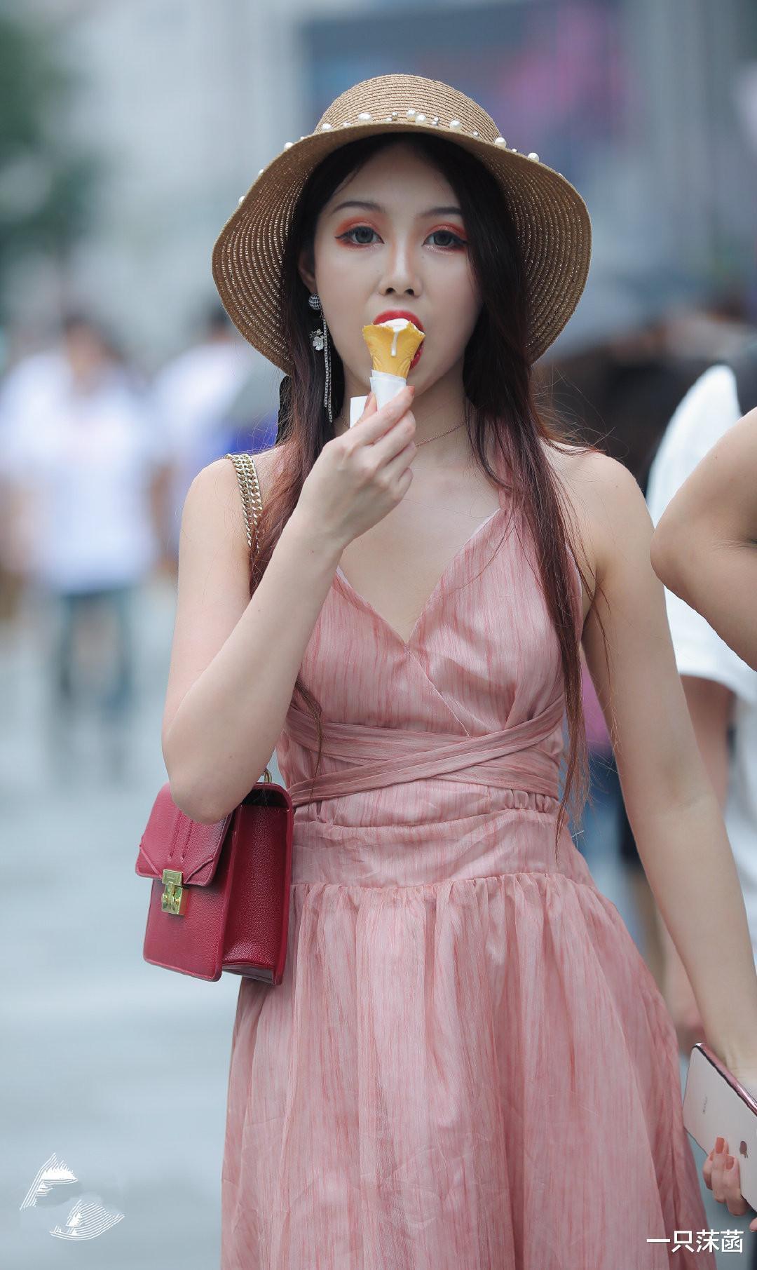 身材好也就忍了,居然还这么会穿,别欺负大家做不到啊