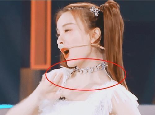 天鹅|“长颈鹿宝宝”火了,生下来就有天鹅颈,网友:以后考试方便了