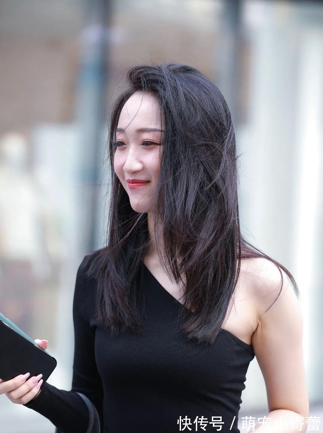 曼妙 身材曼妙犹如少女,轻熟女士这么穿,真的很迷人