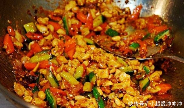 鸡胸肉最下饭的做法,我家隔三差五做一次,老人孩子都爱吃