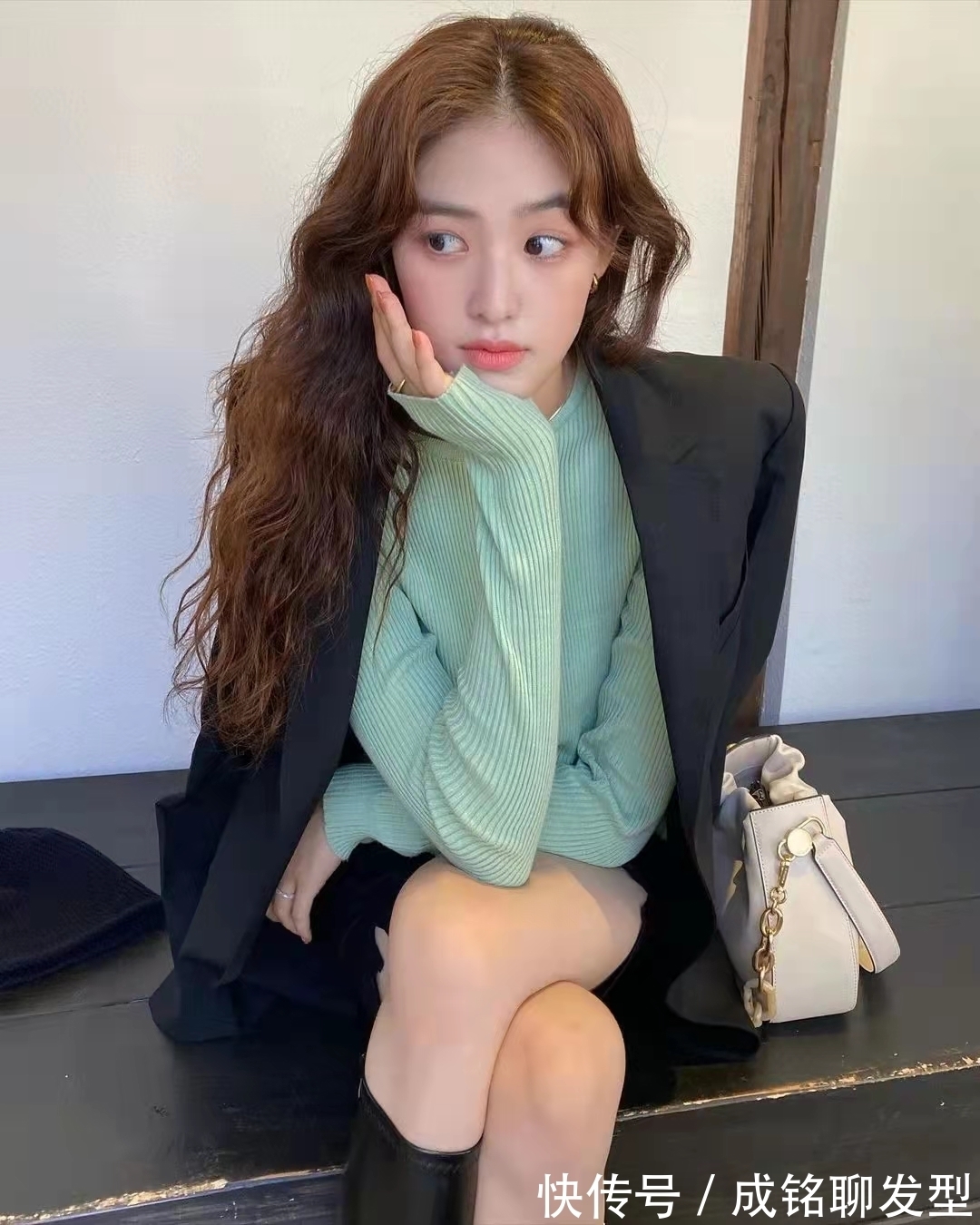 羊毛卷|入秋后很火的发型发色,显白瘦脸让你颜值爆表,时髦精们请收藏