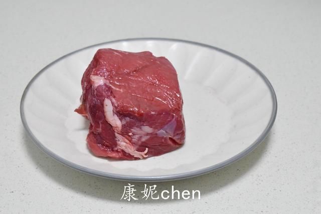 牛肉包子|牛肉包子好吃营养多，但馅儿难调，这样调馅儿不硬不柴，鲜嫩汁多