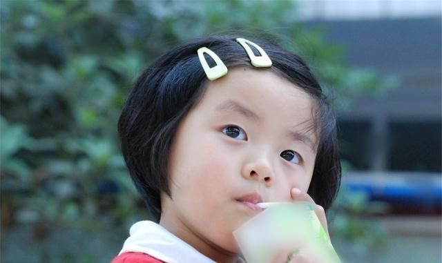 宝妈|宝宝多大可以喝牛奶?喝太早、喝不对,没补充好营养反伤害身体