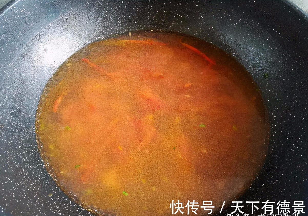 番茄汤|秋天要多喝汤补充水分，番茄煮汤加一点它，比鱼汤还鲜美
