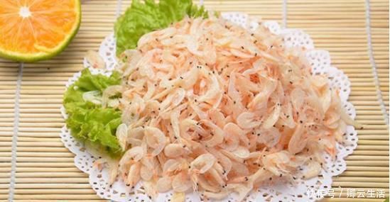 老年人|年纪越大,膝盖老化越严重,与其吃大把钙片,不如多吃3种食物